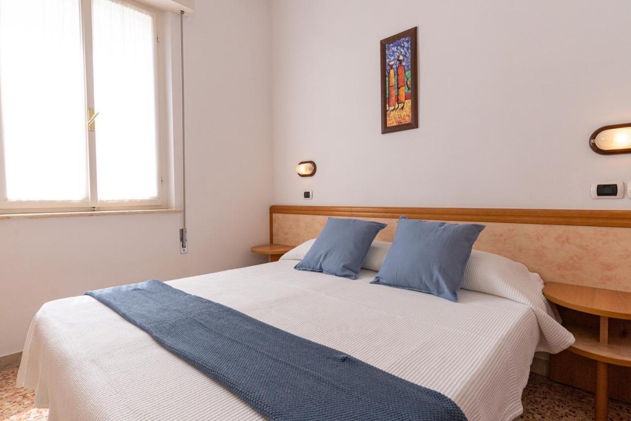 Hotel Greta B&B ริมินี ภายนอก รูปภาพ