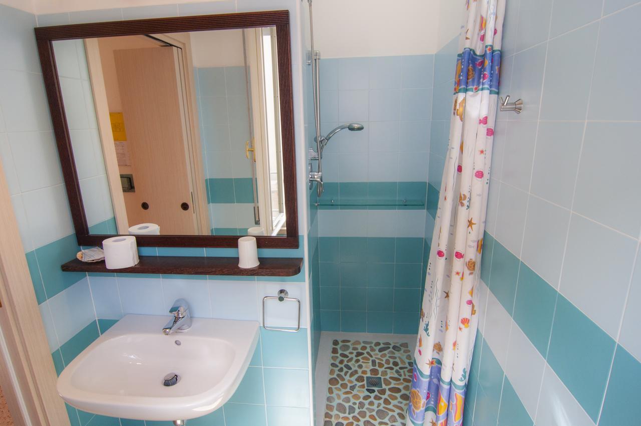 Hotel Greta B&B ริมินี ภายนอก รูปภาพ