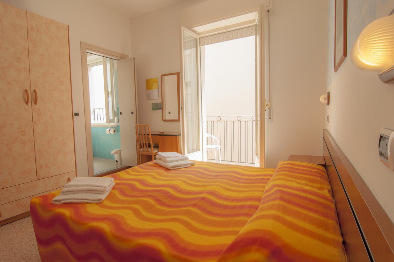 Hotel Greta B&B ริมินี ภายนอก รูปภาพ